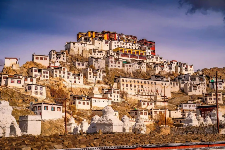 monastero budhista nel viaggio di ladakh a agosto con india magica tours