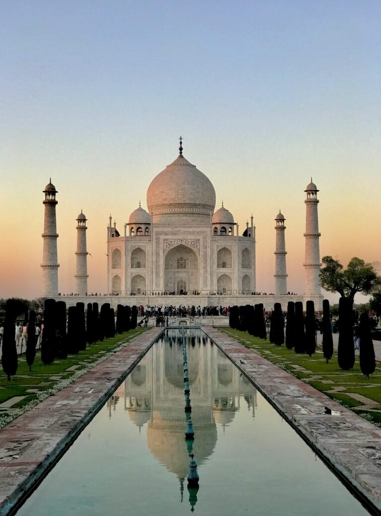 Viaggio in India Nord o Sud India Magica Tours vista Taj Mahal all'alba