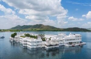 lago di udaipur viaggio in india ad agosto con india magica tours