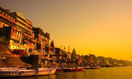 fiume Gange a Varanasi nel viaggio spirituale in india