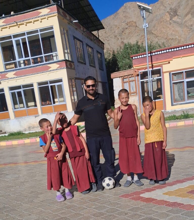prakash guida parlante italiano nel viaggio in india 2026 in ladakh