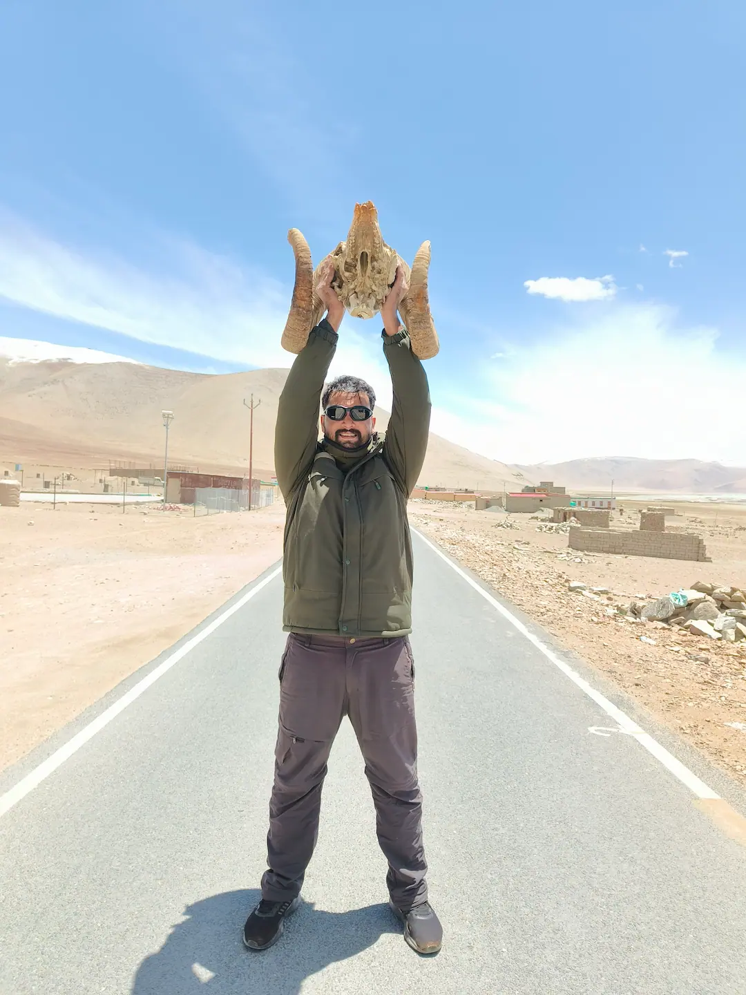 Prakash, guida italiana, durante il viaggio privato in Ladakh