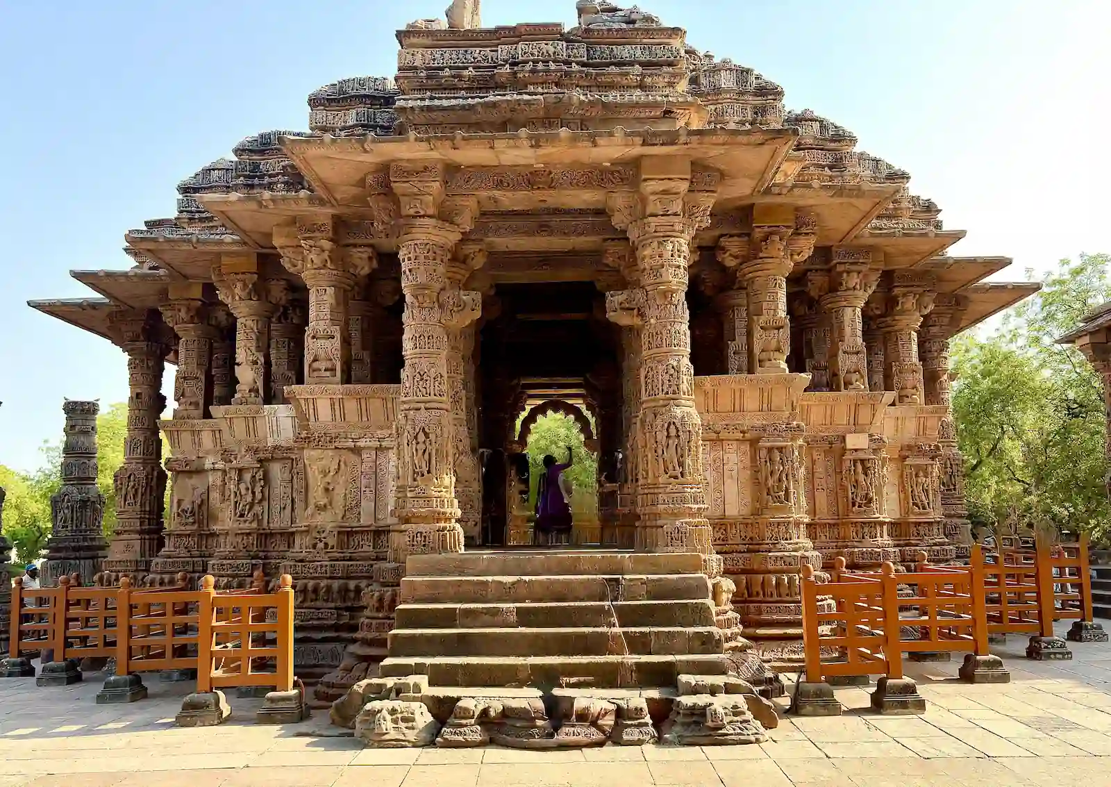 tempio sole modhera nel viaggio organizzato con guida in italiano in gujarat con india magica tours