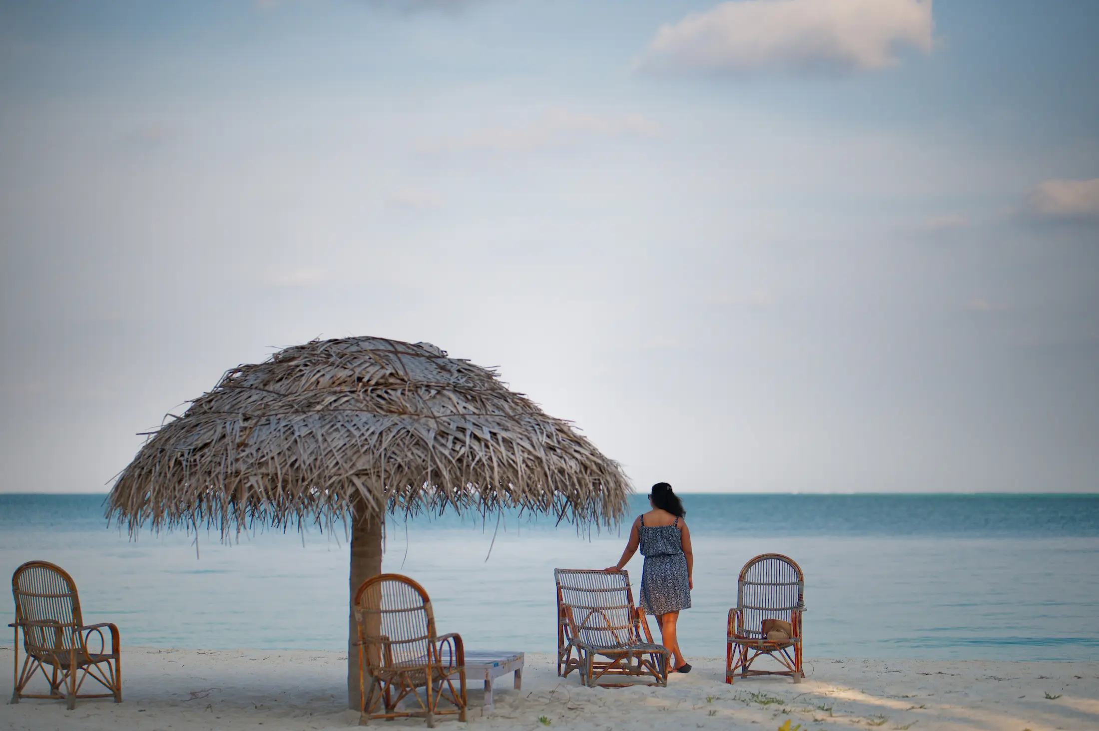 Turisti italiani a relax sulla spiaggia di Bangaram durante un tour alle Laccadive